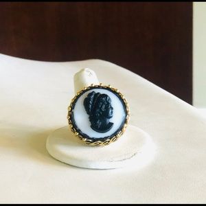 Big Vintage Gold Black and White Glass Cameo Ring